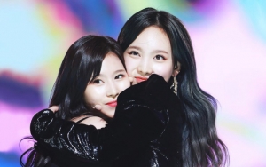 SOBA 2019: Nayeon Ketahuan Raba Bagian Tubuh Sana Ini Saat Selesai Perform, Tujuannya Bikin Terharu