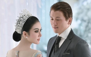 Syahrini 'Istri Soleha' Reino Hamil Muda, Ibu Mertua Hadiahi Bando Cinta Super Mahal?