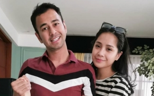  Nagita Cantik Berjilbab Putih Di Pengajian 4 Bulanan Syahnaz, Hidung Raffi Ahmad Bikin Salfok