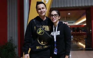 Ussy Sulistiawaty Unggah Foto Cantik Bak Barbie, Imajinasi Andhika Pratama Jadi Liar