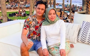 Muzdalifah Berdaster Suapi Fadel, Bagian Perut 'Buncit' Dikira Hamil