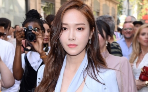 Gaya Busana Jessica Jung Ini Dibilang Norak Meski Ia Ngaku Desainer