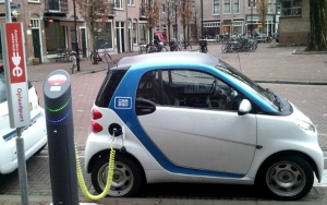 Mobil Listrik Diusulkan Bebas Parkir di Mal Hingga Terhindar Ganjil Genap