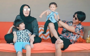 Sonny Septian Asyik Momong Anak, Genitnya Netter Malah Gemas Sama Papanya
