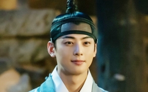 Cha Eunwoo Kegirangan Saat Bertemu Katak di Lokasi Syuting 'Rookie Historian Goo Hae Ryung'