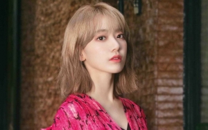 Berubah Drastis, Dandanan Sakura IZ*ONE di Bandara Sekarang dan Tahun Lalu Jadi Sorotan