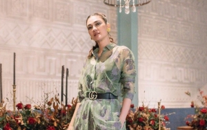 Luna Maya Dapat Hadiah Buket Bunga Mawar dari Sosok R, Pakar Bongkar Fakta Ariel NOAH Sang Pengirim?