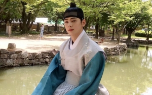 Cha Eunwoo Bikin Fans Makin Cinta Usai Bagikan Foto-Foto Imut di Lokasi Syuting Drama