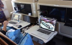 Berpotensi Bahayakan Keselamatan, Garuda Larang Penumpang Bawa MacBook
