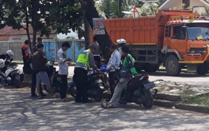 Viral Polisi Tendang Pemotor Yang Coba Kabur, Begini Faktanya