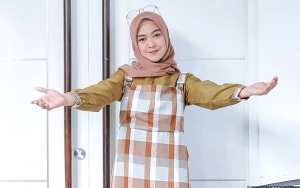 Aksi Ria Ricis Makan Gurita Mentah Disebut Idiot dan Sadis, Netizen Ramai Beri Pembelaan