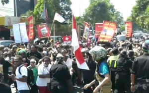Polisi Tangkap 8 Orang Pengibar Bendera Bintang Kejora, Tersangka Terancam Penjara Seumur Hidup 