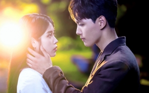 Adegan IU Digendong Yeo Jin Goo di 'Hotel Del Luna' Bikin Baper Sekaligus Ngakak