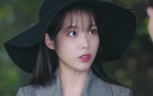 IU Ditertawakan Staf Saat Kesulitan di Lokasi Syuting 'Hotel Del Luna', Tingkahnya Malah Bikin Gemas