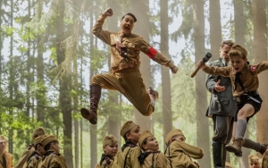 Trailer Perdana 'Jojo Rabbit' Perlihatkan Hitler Versi Kocak