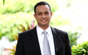 Anies Baswedan Sebut Banyak Dasar Hukum yang Izinkan PKL Jualan di Trotoar