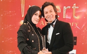 Fairuz A. Rafiq dan Sonny Septian Serasi Pakai Baju Hanbok Ala Bangsawan Korea Selatan