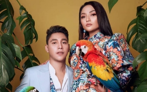 Kris 'Idola Emak-Emak' Topless Bertato Ajak Goyang, Siti Badriah Nyosor Gemes Ciumi Pipi