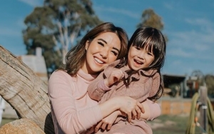 Lucunya Gempita 'Skakmat' Gisella Anastasia Gara-Gara Keasyikan Main Ponsel