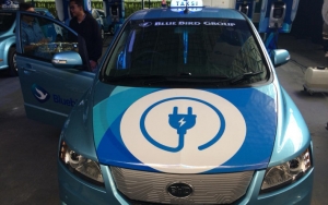 Gandeng Blue Bird, Kemenhub Wajibkan Pejabat Pakai Mobil Listrik Mulai 2020