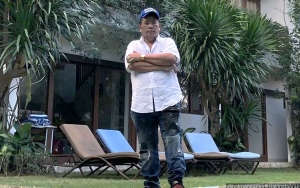 Hotman Paris Pakai Dasi Italia, Bangga Makan Nasi Goreng Kambing Pinggir Jalan