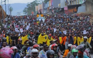 Polisi Tangkap 18 Orang di Rusun Mahasiswa Uncen Papua, Sita Berbagai Jenis Senjata Tajam