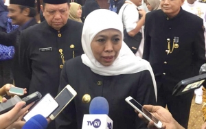 Tunjukkan Persaudaraan, Gubernur Jatim Khofifah Buka Rakernas IWAPI Dengan Atribut Papua