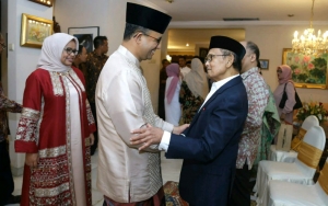 Anies Baswedan Jenguk BJ Habibie: Beliau Tidak Bisa Komunikasi
