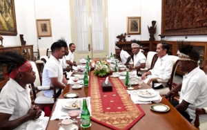 Fokus Pengembangan SDM, Jokowi Janjikan Sarjana Papua Diterima di BUMN