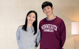 Foto Mesra Jung Hae In dan Kim Go Eun Rayakan Kesuksesan 'Tune In For Love' Jadi Sorotan