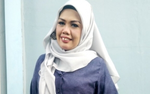 Ely Sugigi Berhijab Karena Sedang Dekat Dengan Seorang Tokoh Agama?