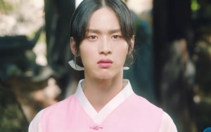 Nyamar Jadi Cewek, Jang Dong Yoon Dandan Cantik di Poster 'The Tale of Nok Du'