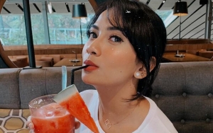 Vanessa Angel Berkeringat Pakai Gaun Seksi dan Bahas Soal Pisang Dicibir Murahan