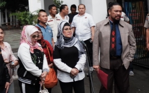 Anak Elvy Sukaesih Ngamuk Tak Diberi Rokok, Sang Menantu Ungkap Fakta Lain