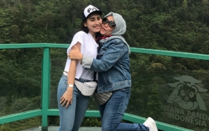  Umi Kalsum Dikritik Bikin Kulit Ayu Ting Ting Kusam, Video Plesiran Tuai Cibiran Umbar Aurat Anak