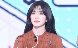Praktis Tapi Modis, Gaya Santai Irene Red Velvet di Bandara Ini Tuai Pujian