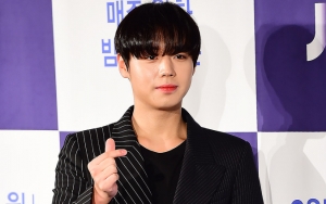 Tangan Terluka Park Jihoon Jadi Sorotan di Preskon 'Flower Crew: Joseon Marriage Agency'
