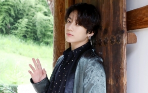 Tak Cuma Foto Mesra, Ini yang Bikin Jungkook BTS Dicurigai Pacari Cewek Bertato 
