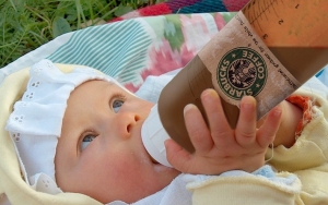 Viral Bayi Diberi Kopi Karena Ortu Tak Mampu Beli Susu, Ini Sikap Dinkes