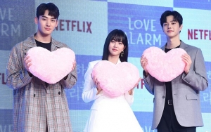 Kim So Hyun Lebih Pilih Song Kang Ketimbang Jung Ga Ram di Lokasi Syuting 'Love Alarm'