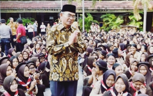 Banyak Sekolah Terdampak Karhutla, Muhadjir Effendy Siapkan Ruang Belajar Bebas Asap