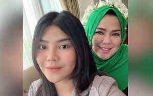 Absen di Peringatan 100 Hari Kematian Ayah Dewi Persik, Rosa Meldianti dan Ibunda Berangkat Umrah