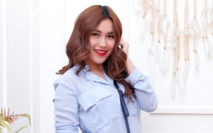  Ayu Ting Ting Diprotes Warga NTT Tak Hormati Adat Gara-gara Pakai Kain Flores Buat Tutup Bikini