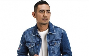 Rio Febrian Tak Kuasa Tahan Tangis Saat Persembahkan Lagu Terakhir Untuk Mendiang Ibunda