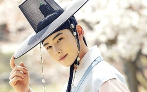 Visual Luar Biasa Tampan Cha Eunwoo Saat Promosi 'Rookie Historian Goo Hae Ryung' Jadi Perbincangan