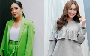 Nagita Puji Jedar Sahabat Terbaik, Senyum Ayu Ting Ting Jongkok Seksi di Semak-Semak Disorot