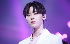 Bibir Hwang Minhyun NU'EST Di Pemotretan Majalah Ini Bikin Fans Tak Fokus