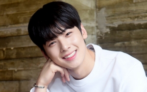 Selebriti Cewek Selalu Jaga Jarak di Dekat Cha Eunwoo, Ternyata Ini Alasannya