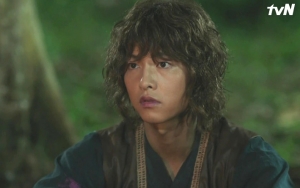 Akting Song Joong Ki di 'Arthdal Chronicles' Rupanya Suka Bikin Fans Lupa, Kenapa?