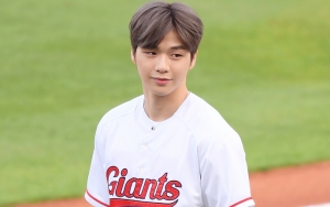 Sikap Tak Terduga Kang Daniel Pada Reporter di Bandara Jadi Sorotan